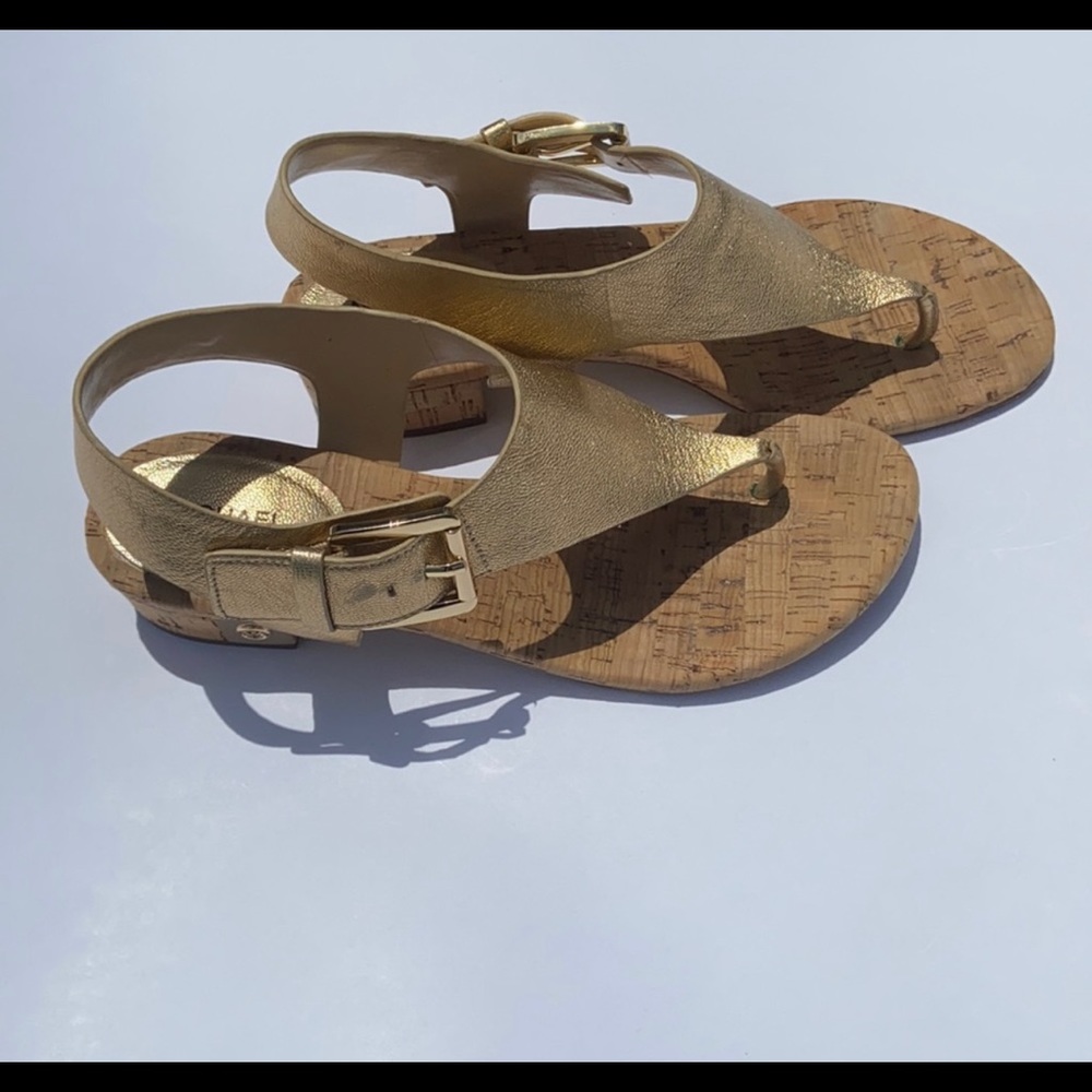 Cute Michael Kors London sandals in size 8.